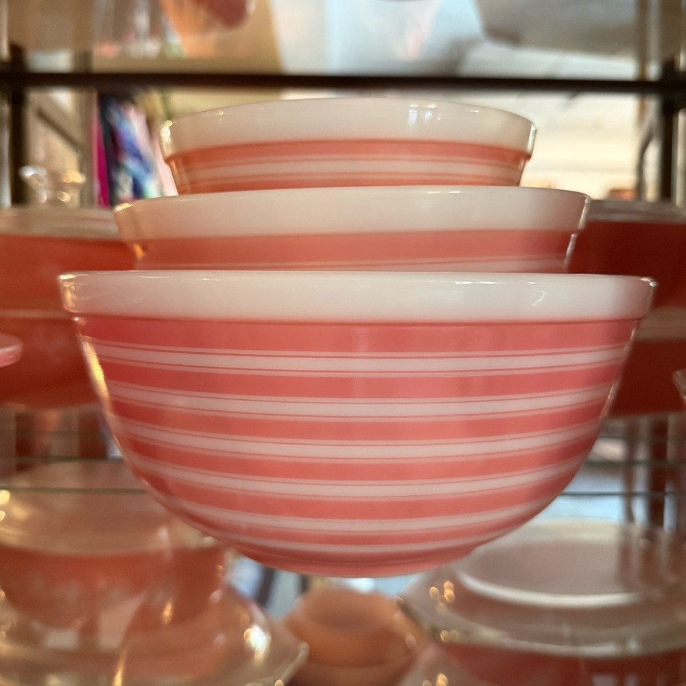 Pristine Rare Pink Striped Pyrex Bowl Set